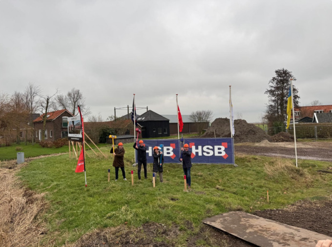 Eerste paal de grond in voor nieuwbouw Sluisstraat in Oostknollendam