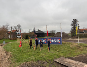 Eerste paal de grond in voor nieuwbouw Sluisstraat in Oostknollendam